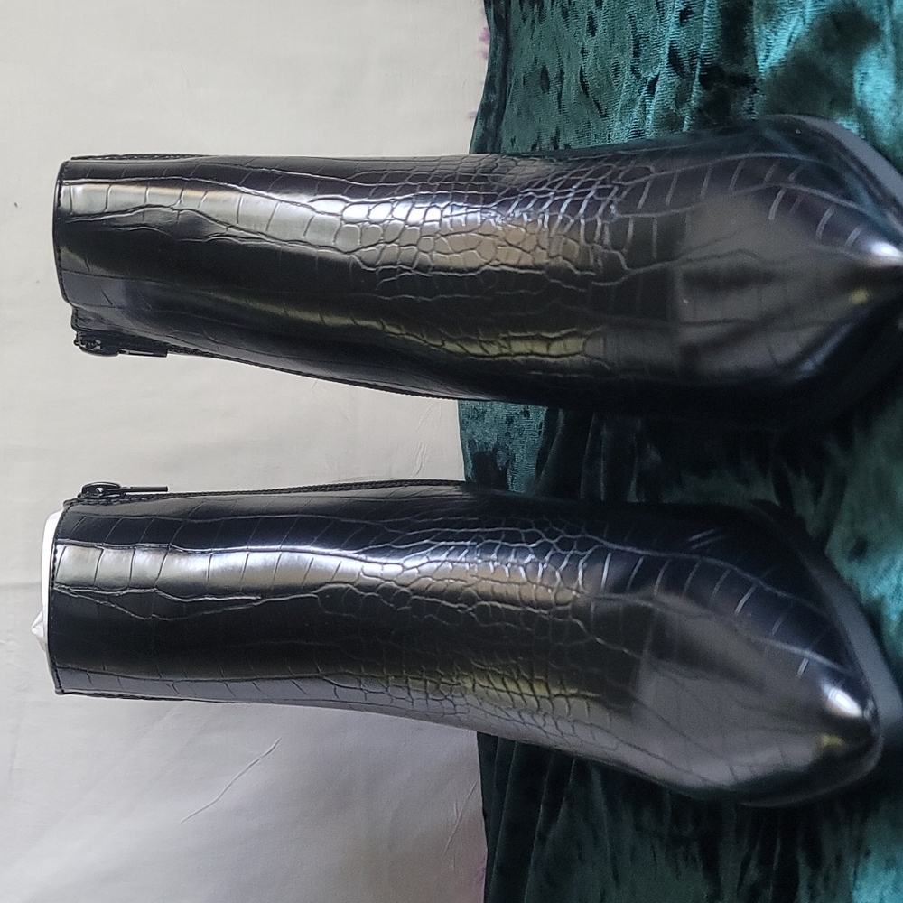 Olwen Bootie